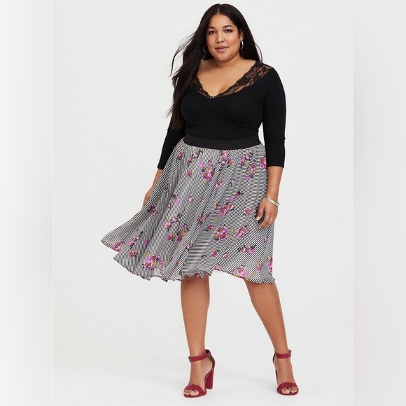 Torrid Midi Chiffon Floral Skater Skirt Torrid Size 2x - Picture 1 of 12